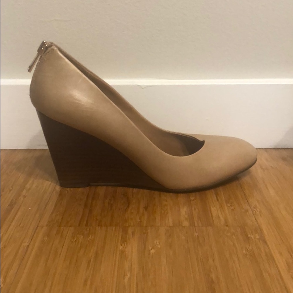 Nude Wedges